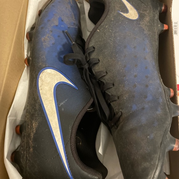 Indoor Soccer shoes and Grass Soccer Cleats - Picture 4 of 4